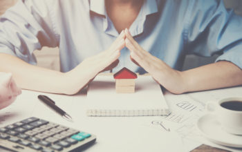 Confira as diferenças entre financiar ou comprar direto com a loteadora